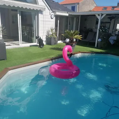 Maison Calme Avec Piscine Palmiers 300m De La Centre Дом отдыха Порнише