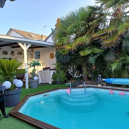 Maison Calme Avec Piscine Palmiers 300m De La Centre Holiday home