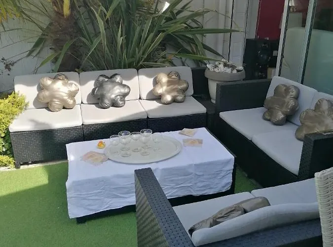 Tatil Evi Maison Calme Avec Piscine Palmiers 300m De La Centre *