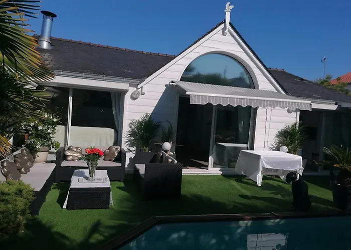 Maison Calme Avec Piscine Palmiers 300m De La Centre *